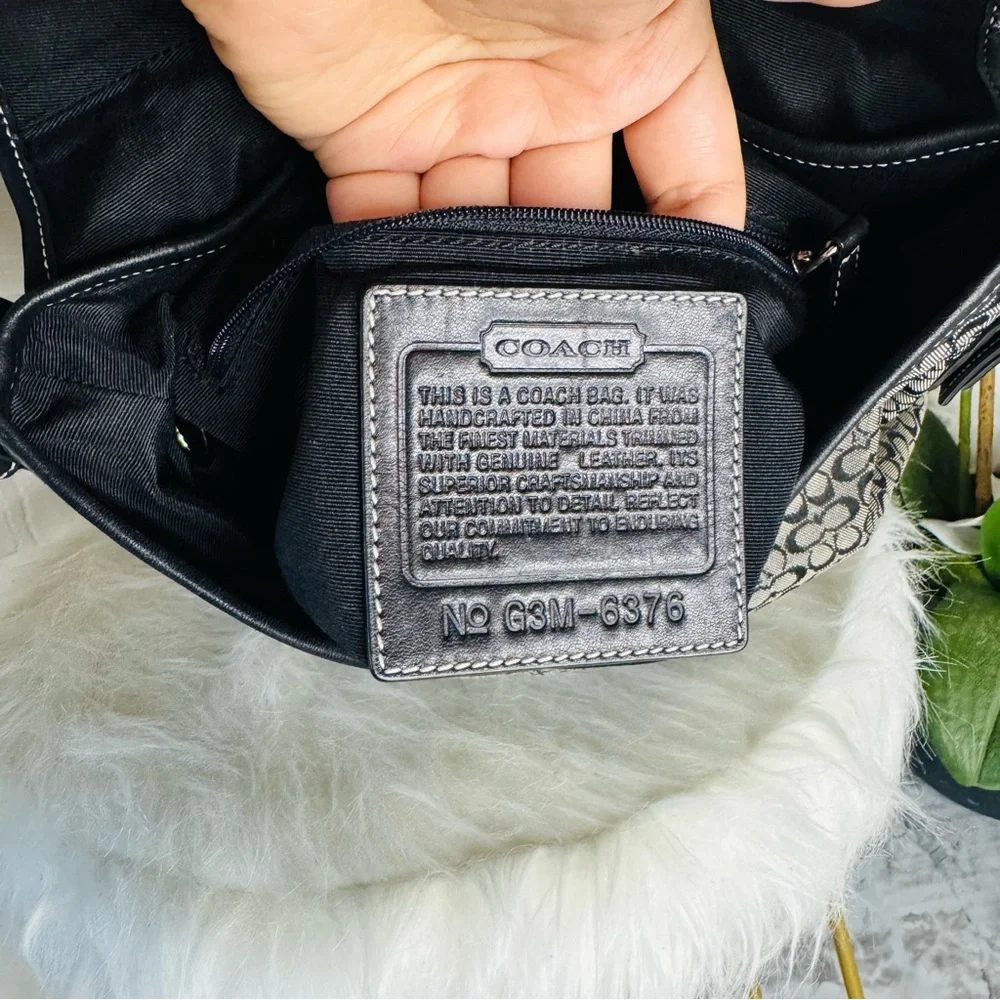 Coach Hobo Crossbody Bag in Signature Canvas - Picture 2 of 9